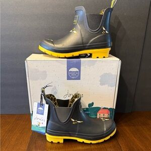 PRICE DROP!
WAS $50.  NOW $40. 
Joules Black & Yellow Bee-Accent Women’s